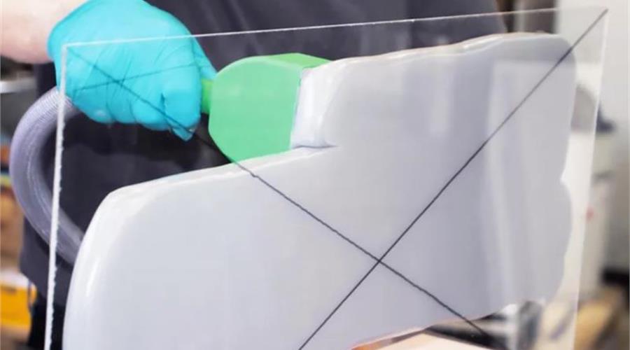 Klebstoff & Spachtel