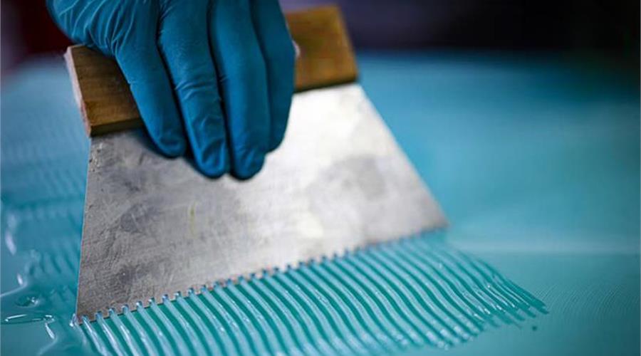 Klebstoff- und Spachtelsysteme